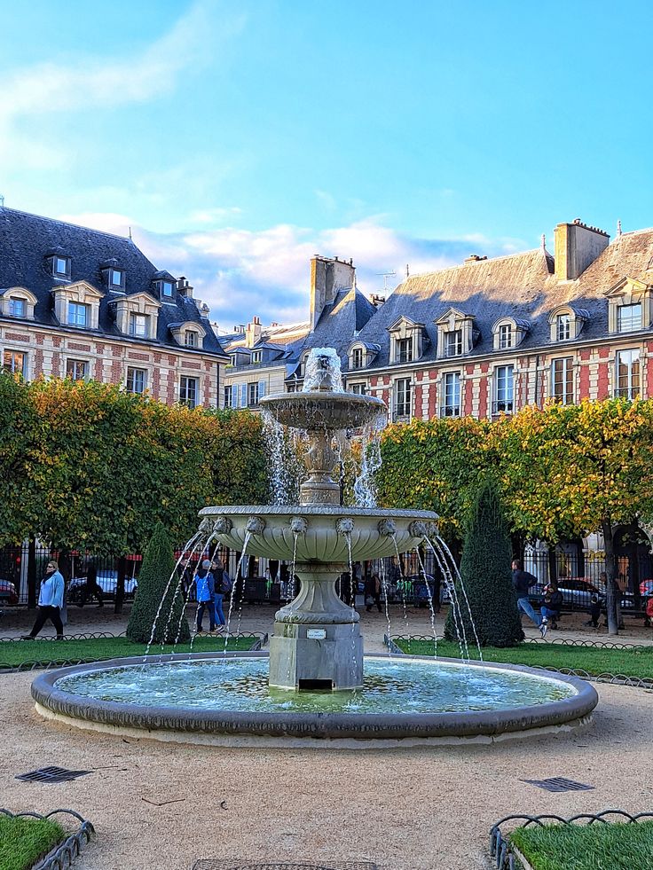 Place des Vosges en el barrio de Le Marais, París